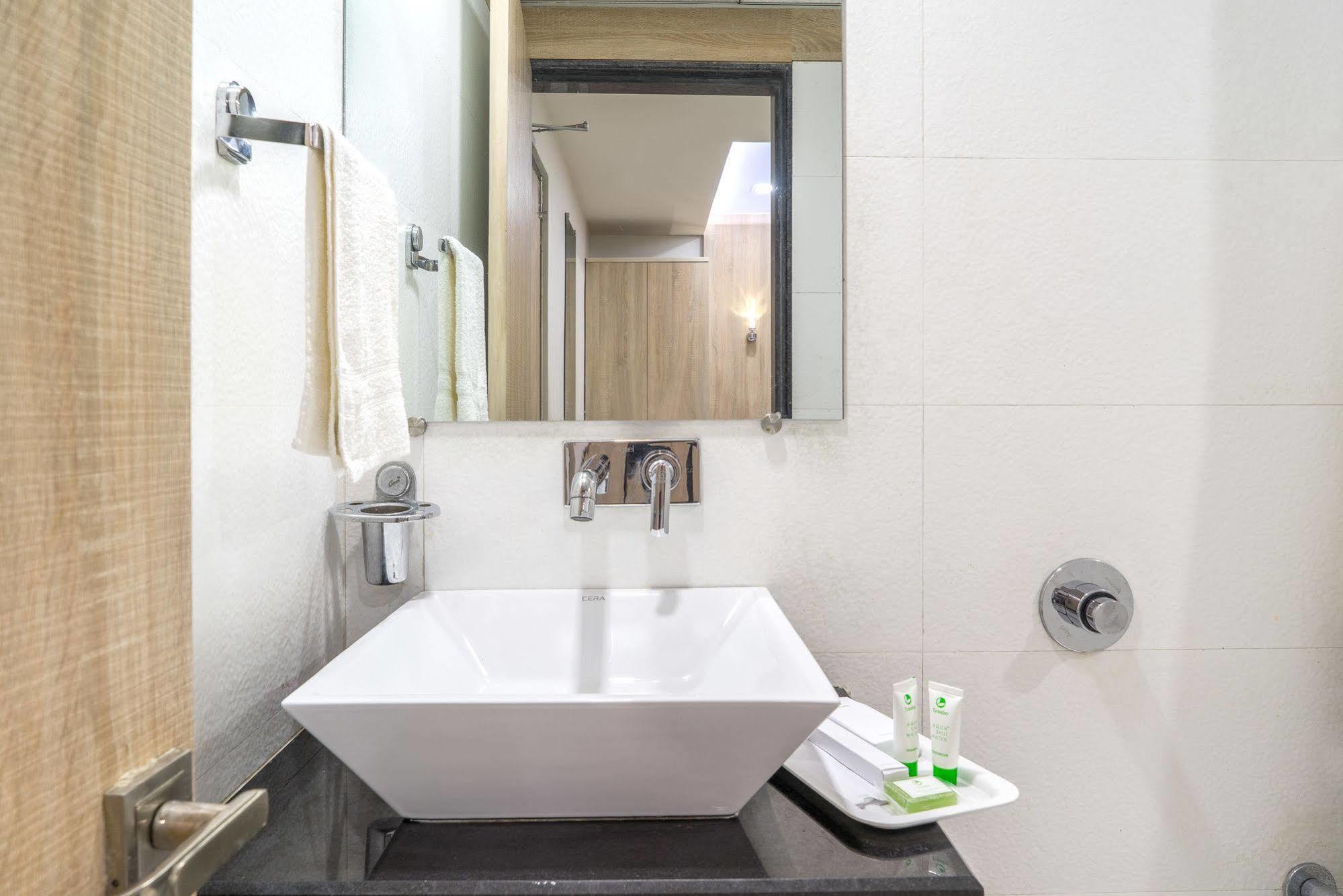 Hotel Treebo Unity Ahmedabad Exterior foto